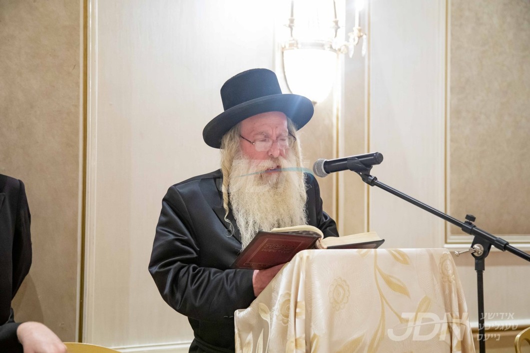 לבקש רחמים: נאמען צוגעלייגט פאר כ"ק אדמו"ר מצאנז פון ב"פ, לרפואה שלימה במהרה