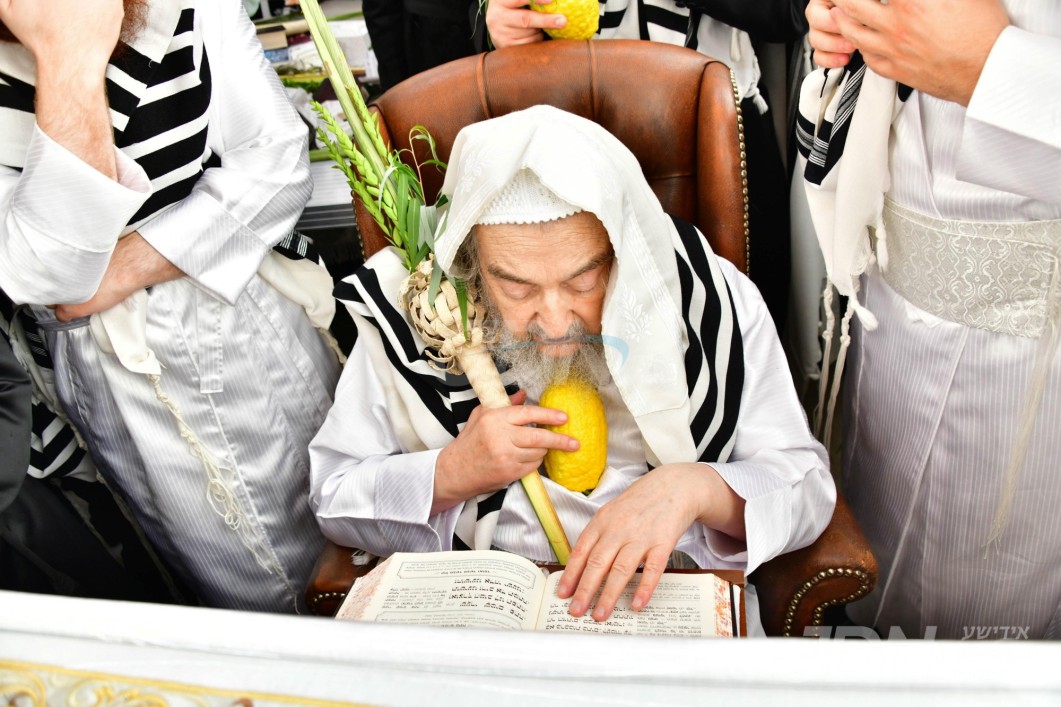 סוכות ביי הגה"צ רבי יעקב מאיר שעכטער