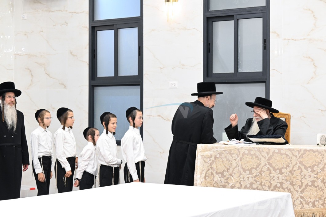האדמו"ר מצאנז ביי קבלת קהל לקראת די ימי הרחמים והרצון