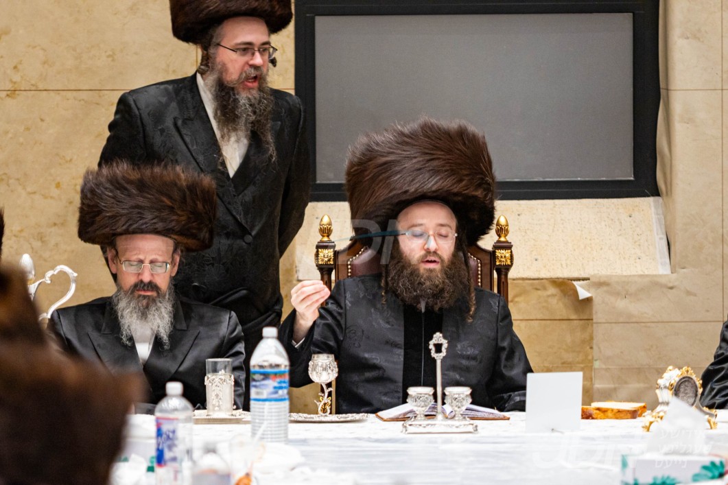 מוצאי שבועות אין חצר הקודש קאסוב