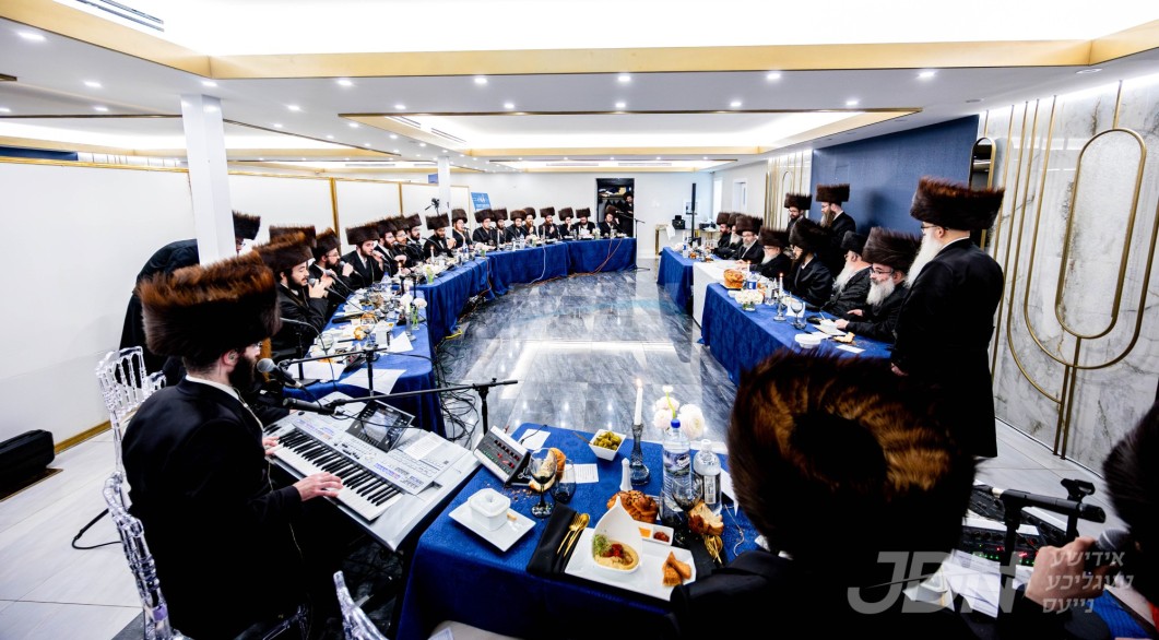 שמחת השבע ברכות בבית סקווירא - וויזניץ - קאלאשיץ פאר די סקווירא קאפעליע