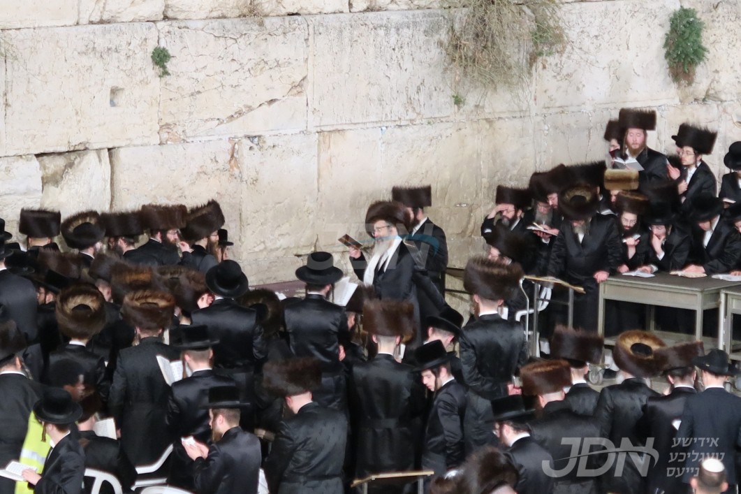 ויהי בנסוע: האדמו"ר מוויזניץ וומס"ב גרייט זיך אונטערצונעמען א מסע הקודש קיין ארץ ישראל לפאר על ראש שמחתו