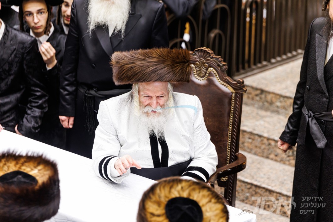 ערב און מוצאי ראש השנה אין חצר הקודש באבוב