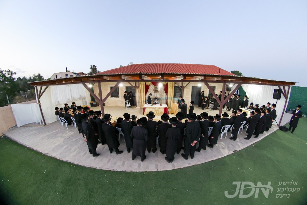 האדמו"ר מוויזניץ ביים זאגן תפילה השל"ה ערב ראש חודש סיון אין מושב אורה