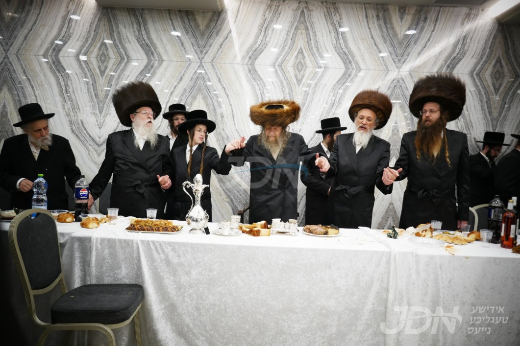 שמחת הבר מצוה פון אן אייניקל פון האדמו"ר מלעלוב ניקלשבורג