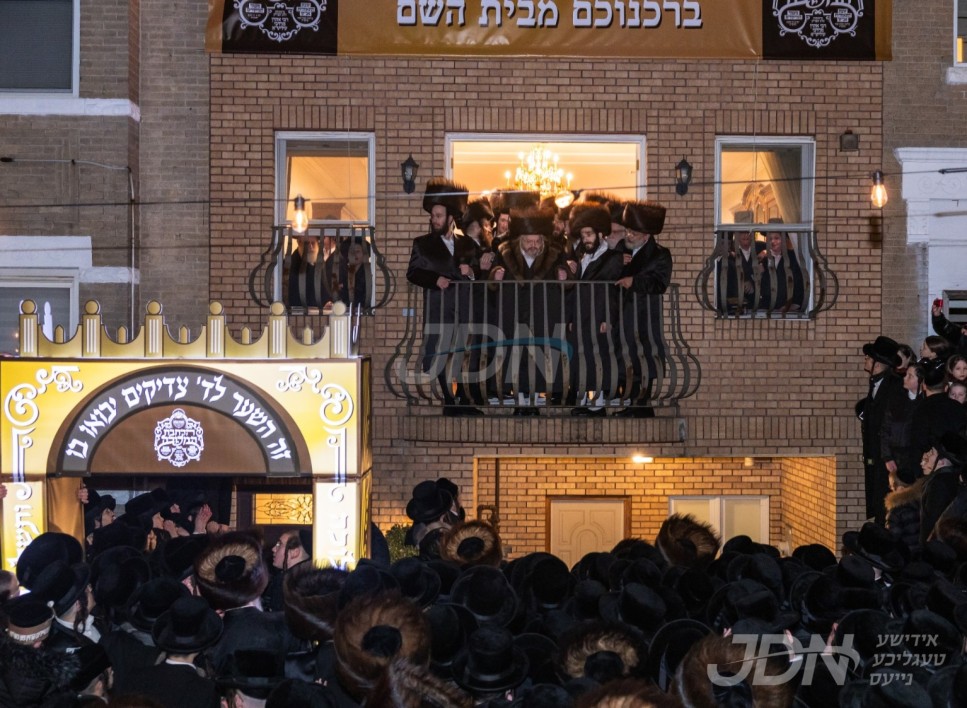 התעוררי כי בא אורח: חסידי בעלזא אין בארא פארק גרייטן זיך צו אנטפאנגען בכבוד הרה"צ ר' אהרן מרדכי רוקח אויף א לענגערע באזוך בקרב הקהילה