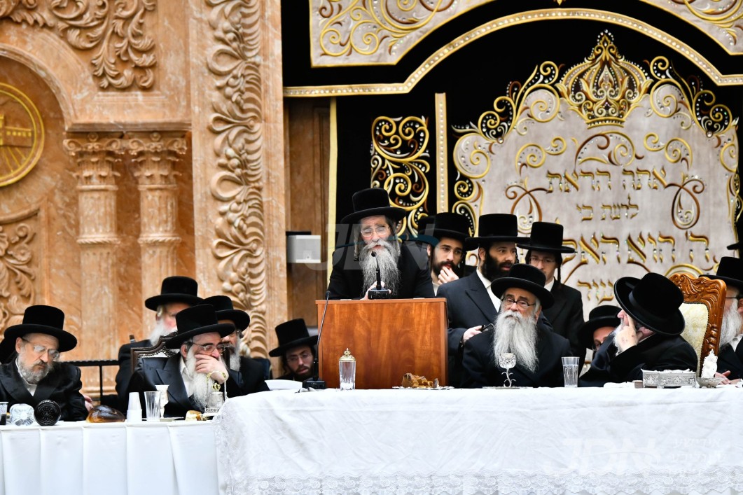 ספעציעלע הכרזה בחצר הקודש וויזניץ צו אפרעכטן די שמחות ביי חסידים אונטער די השגחה לעניני נגינה פון וועד יזמרו לשמך