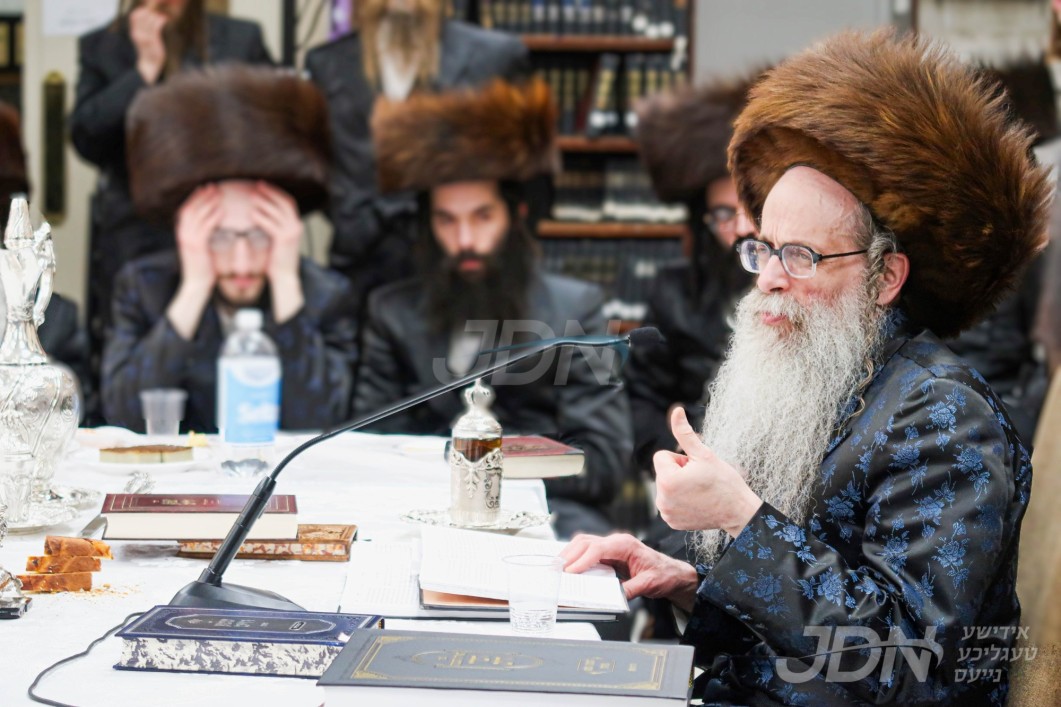 יארצייט פון הרה"ק מצאנז זי"ע ביי האדמו"ר מצאנז זוועהיל