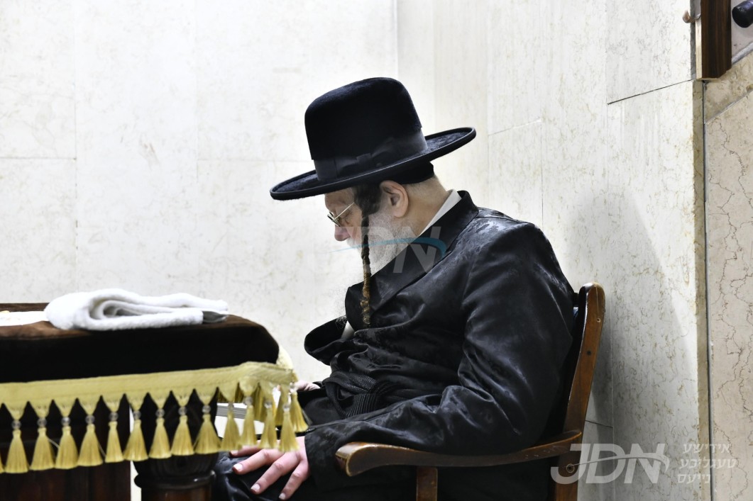 תשעה באב ביי האדמו"ר ממאדזיץ