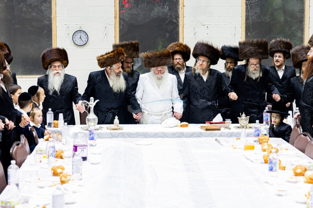 ערב און מוצאי יום כיפור אין חצר הקודש טשערנאביל
