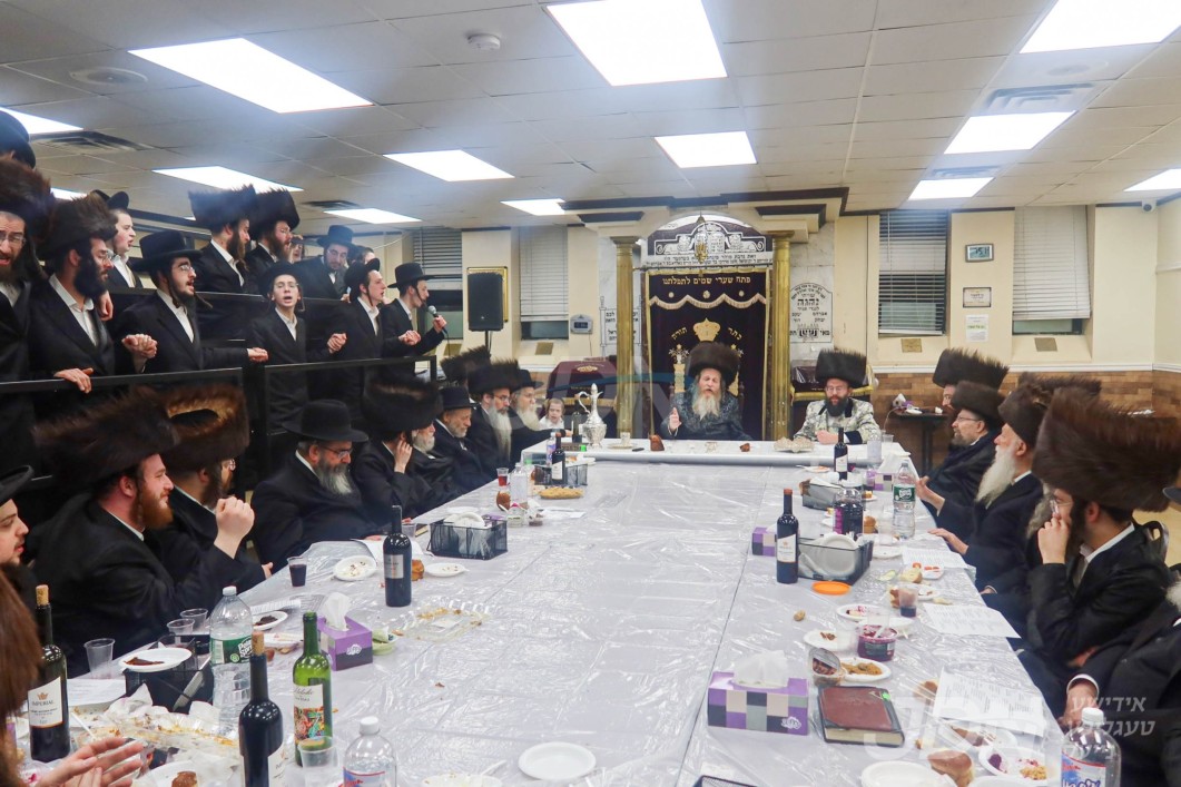 פורים אין חצר הקודש אונגוואר