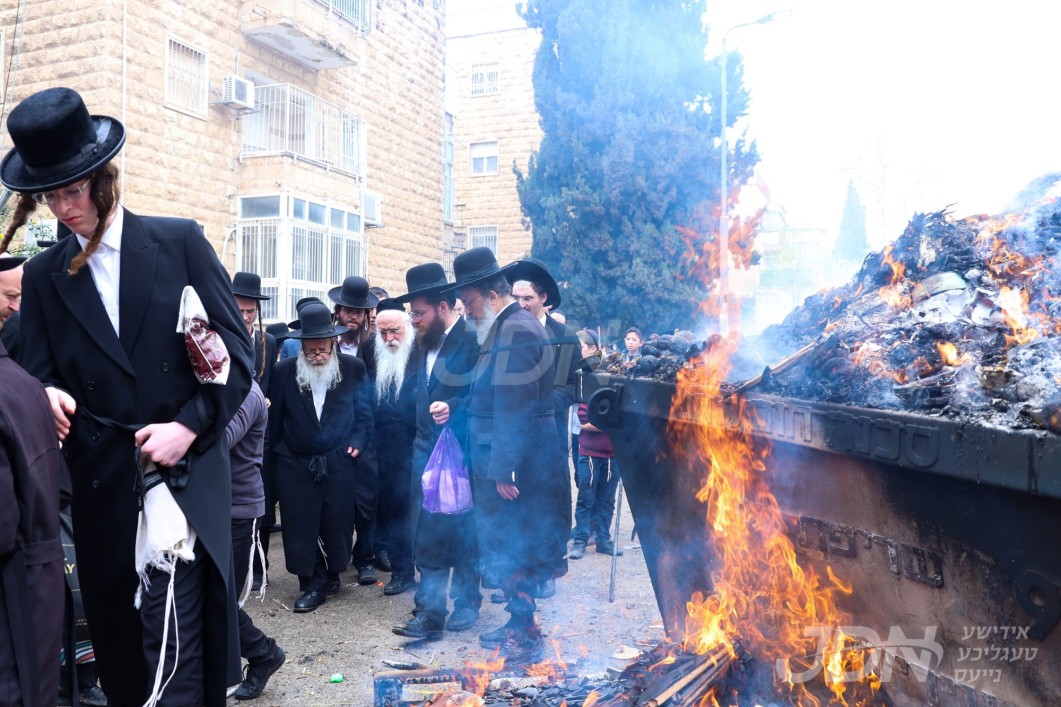 פסח אין חצר הקודש אמשינוב