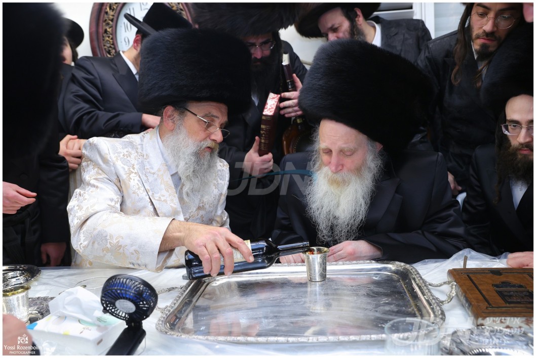 הגה"צ רבי יצחק מאיר מארגענשטערן באזוכט ביי מחותנו האדמו"ר מאשלאג בעל בני היכלא