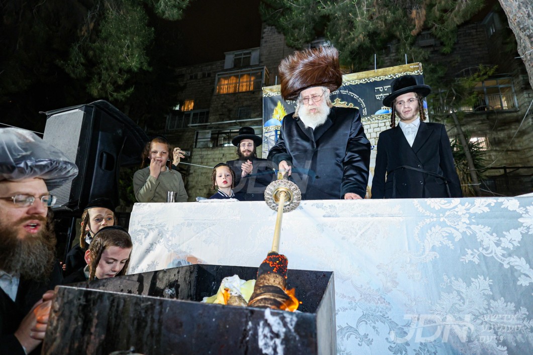 האדמו"ר מקאמארנא ביים הדלקה ל"ג בעומר
