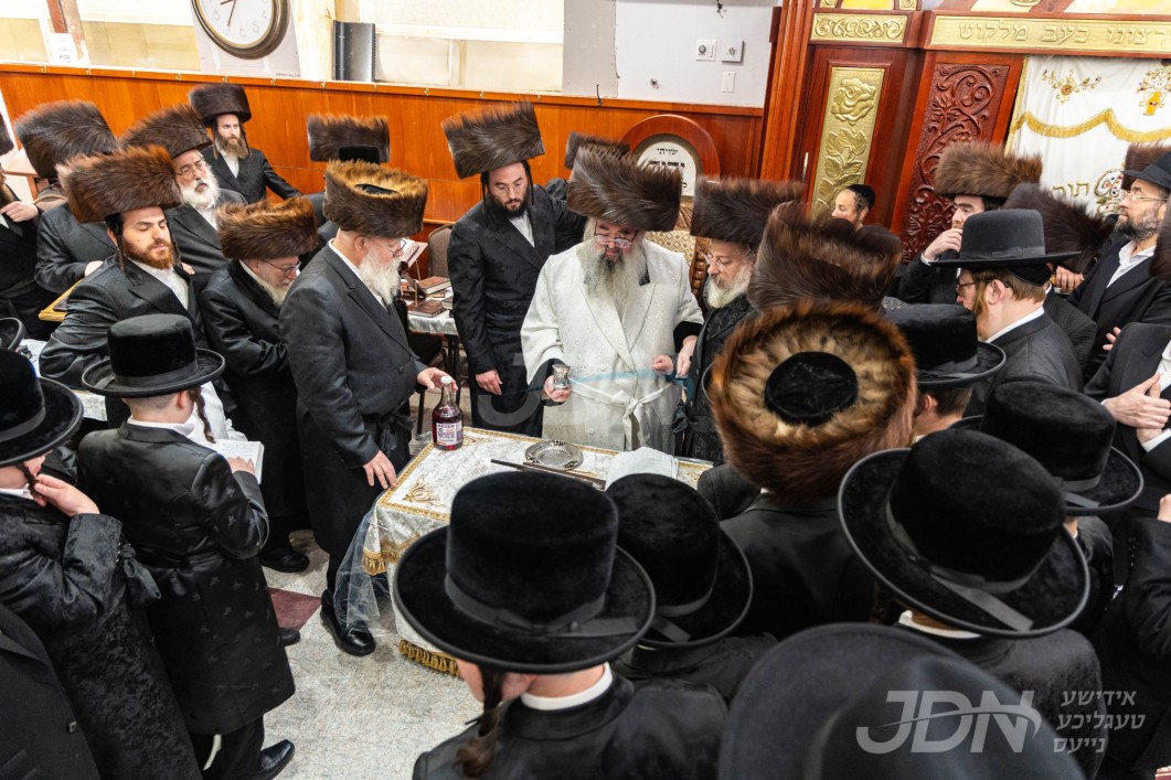ערב און מוצאי ראש השנה אין חצר הקודש סקאליע