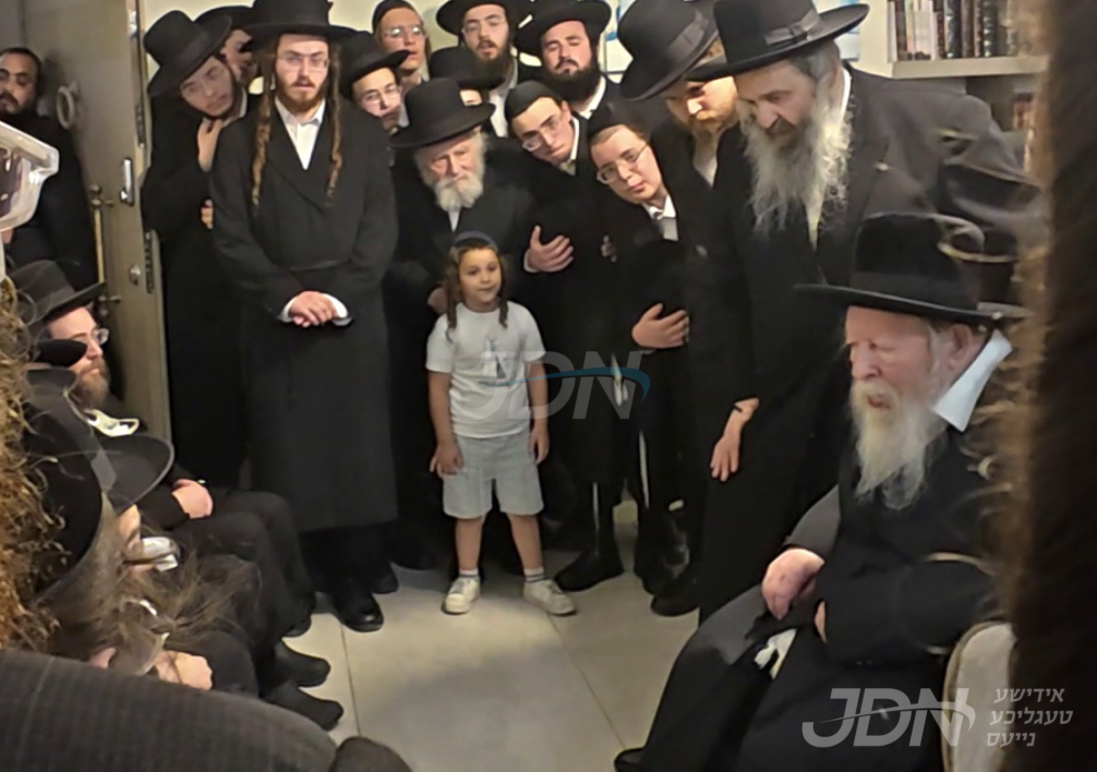 ווידעא: האדמו"ר מגור איז מנחם אבל משפחת טאוב, נאך די פטירה פון הרה"ח ר' יודל טאוב ז"ל לאנגיעריגער בעל קורא אין ביהמ"ד הגדול גור אין ירושלים