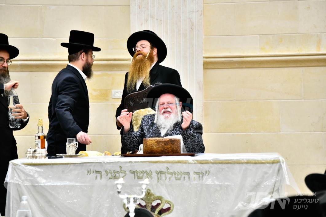 יארצייט פון הרה"ק רבי דוד משה מקרעטשניף זי"ע ביי בנו האדמו"ר מפרימישלאן