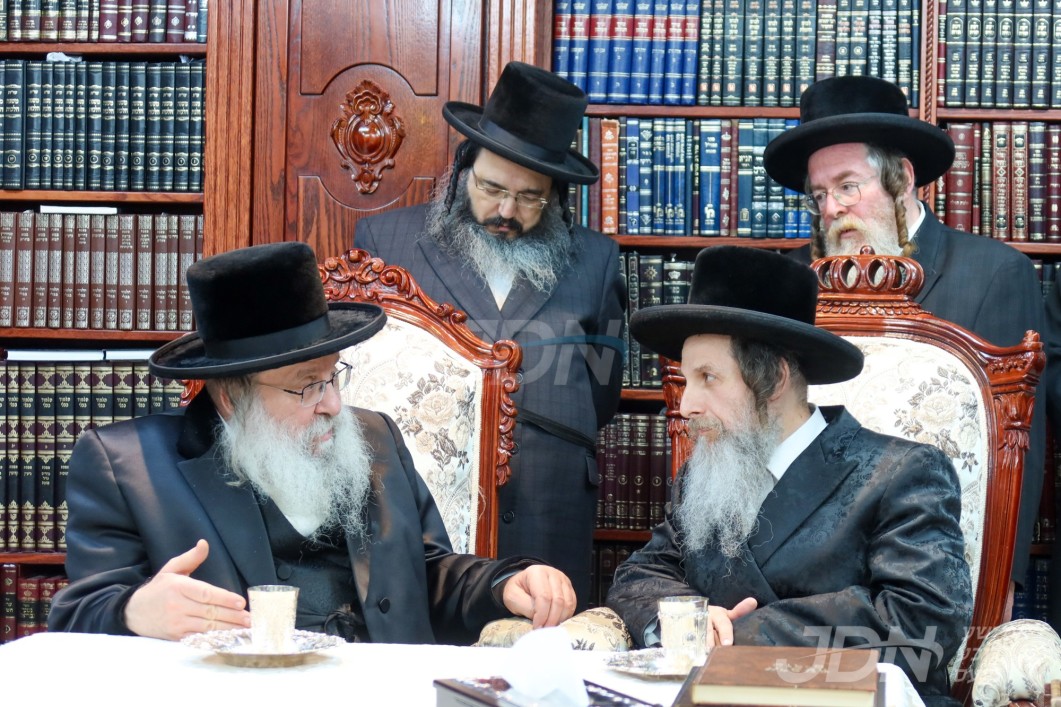 האדמו"ר מנדבורנה באזוכט ביי האדמו"ר מאונגוואר