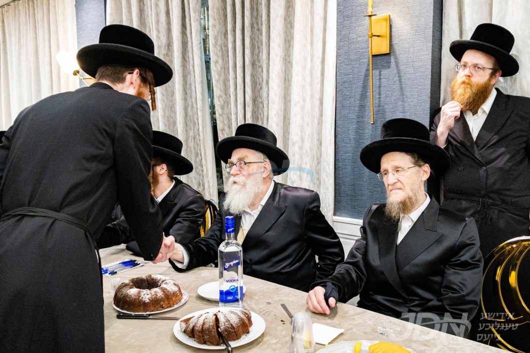 שמחת התנאים בבית קאזניץ - קאסוב - ראחמיסטריווקא לעיקוואד - נעפלעמיץ