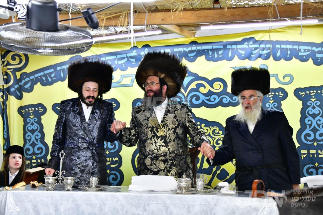 סוכות אין חצר הקודש ספינקא רמ"א