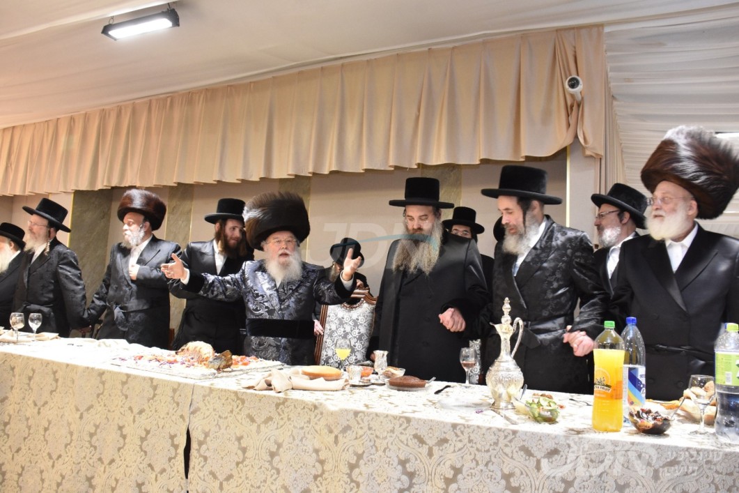 שמחת התנאים פון אן אייניקל פון האדמו"ר ממישקאלץ