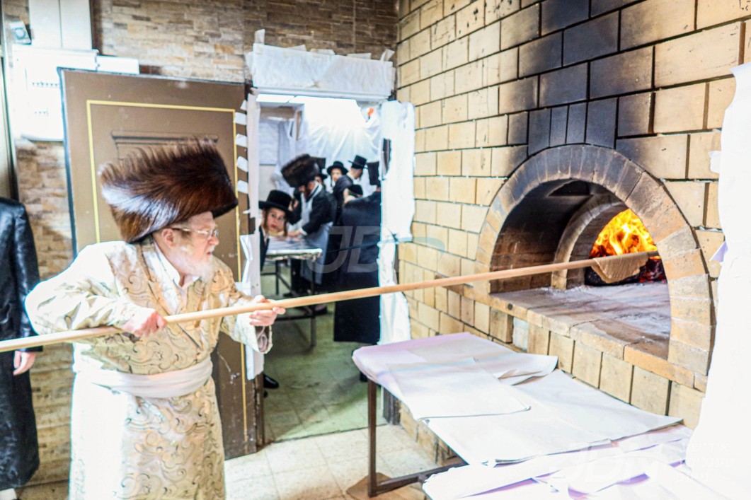 פסח אין חצר הקודש קרעטשניף