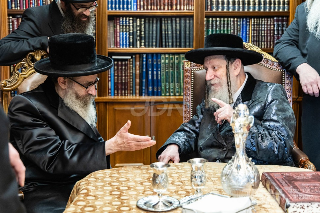 האדמו"ר מראחמיסטריווקא באזוכט ביי האדמו"ר מבורשטין