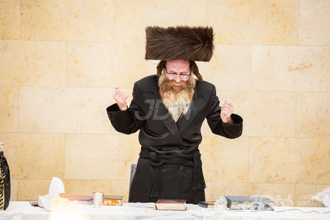 מוצאי יום כיפור ביי הגה"צ אבד"ק אמונת ישראל