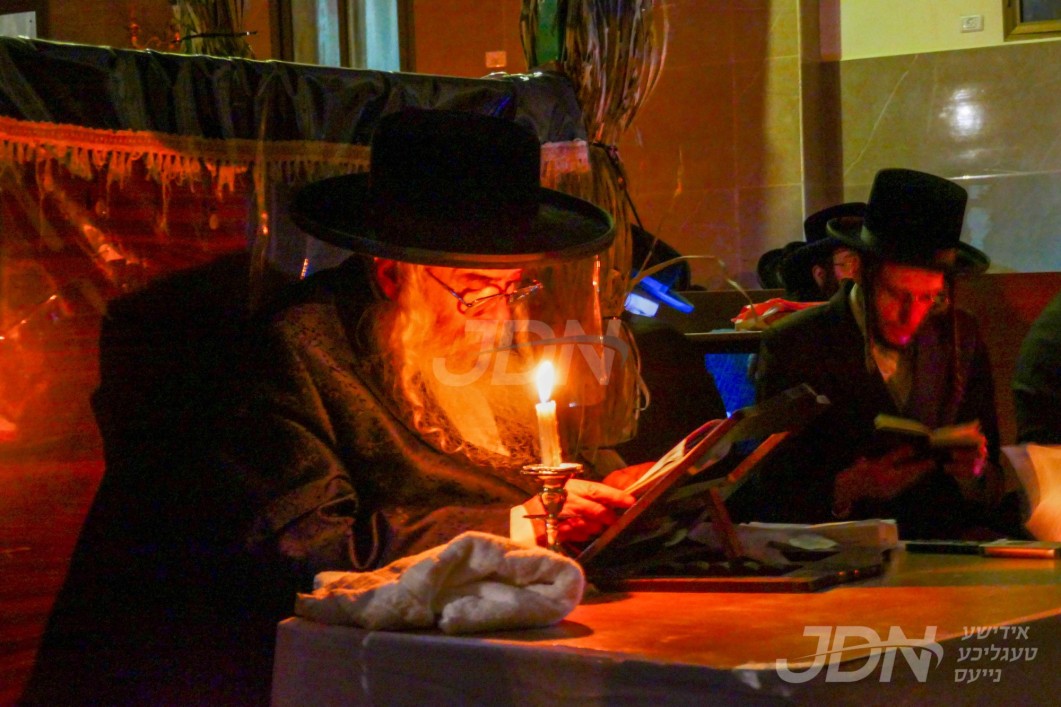 תשעה באב ביי האדמו"ר מקרעטשניף י"ם