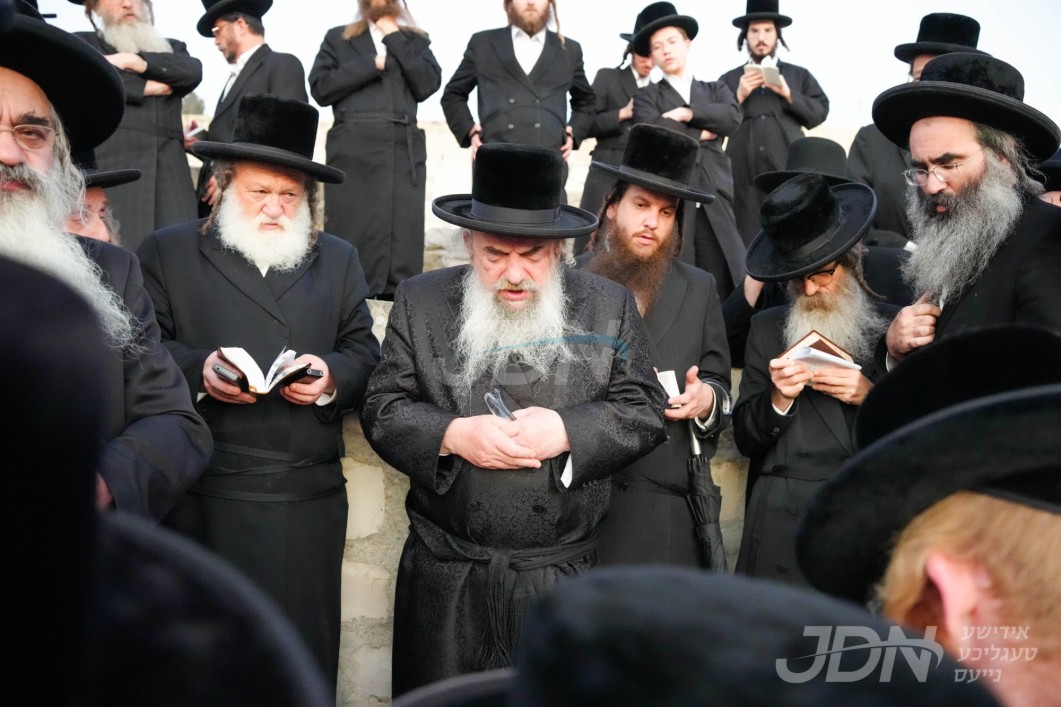 יארצייט פון הרה"ק רבי דוד צבי שלמה מלעלוב זי"ע ביי האדמו"ר מלעלוב