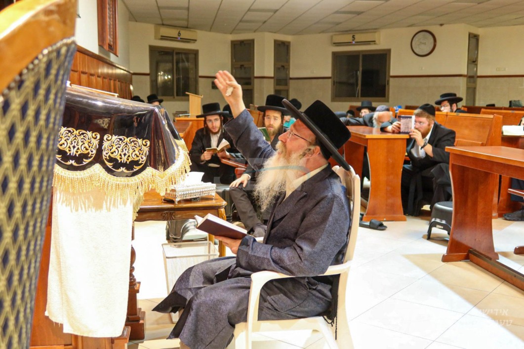 תשעה באב ביי האדמו"ר מקרעטשניף קרית גת
