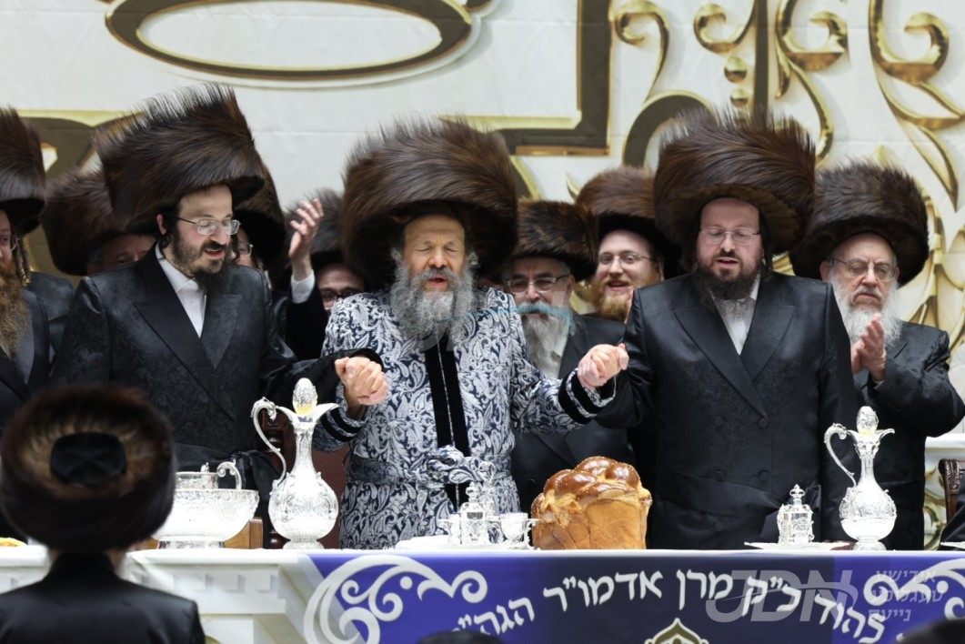 ווידעא: שמחת החתונה פון אייניקלעך פון האדמו"ר מבאבוב-45