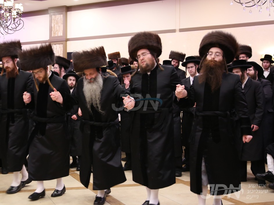 המשכת השלשלת: הגה"צ ר' דוד משה הורוויץ שליט"א בנו הגדול פון כ"ק אדמו"ר מבית שמואל צבי ספינקא זצ"ל אויפגענומען אלס ממלא מקום, אנדערע קינדער וועלן משמש זיין באדמורו"ת