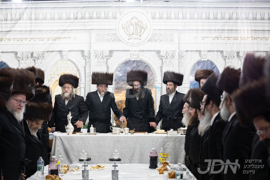 סוכות אין חצר הקודש ישועת יעקב סקולען