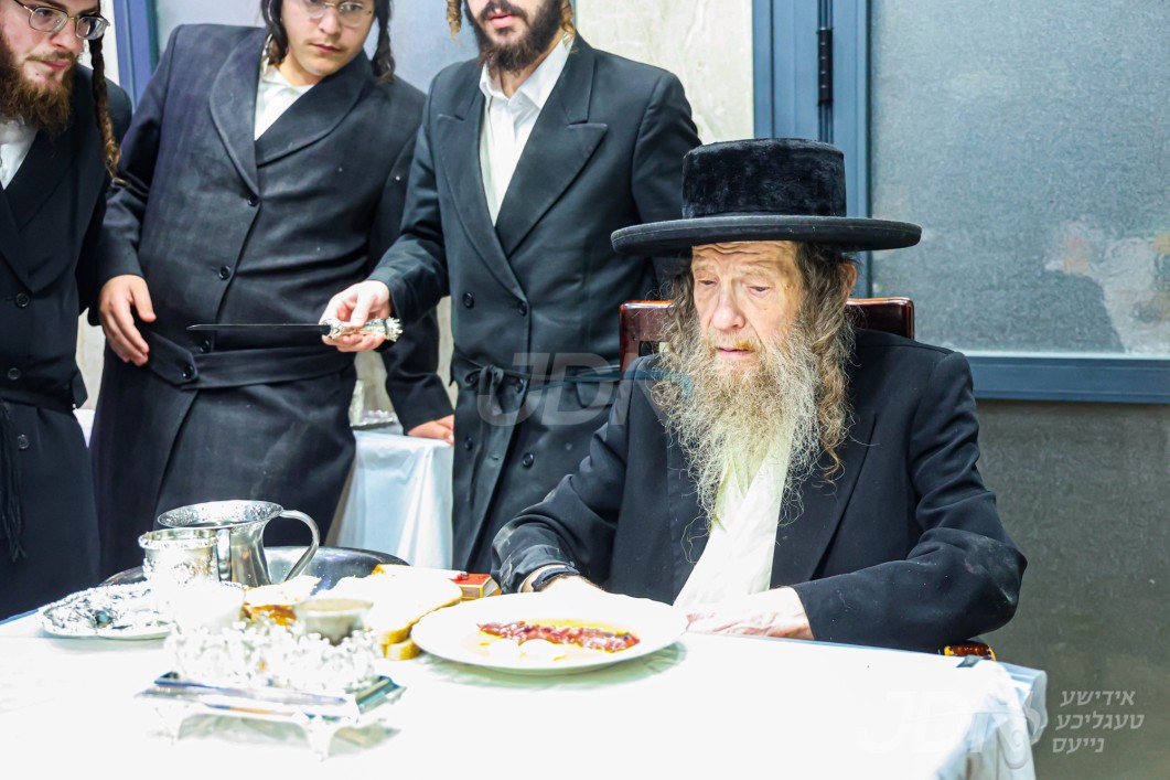 יארצייט פון הרה"ק רבי ישעי'לע קערעסטירער זי"ע ביי האדמו"ר מלעלוב ניקלשבורג