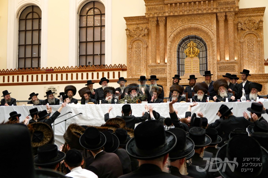 שמחת התנאים פון החתן אייניקל פון האדמו"ר מוויזניץ מיט הכלה אייניקל פון האדמו"רים משידלובצא און גארליץ