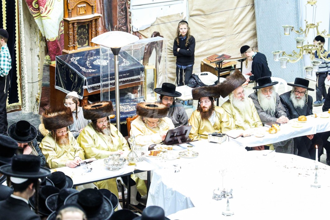 יארצייט פון הרה"ק בעל שומרי אמונים זי"ע ביי נכדו האדמו"ר מתולדות אברהם יצחק