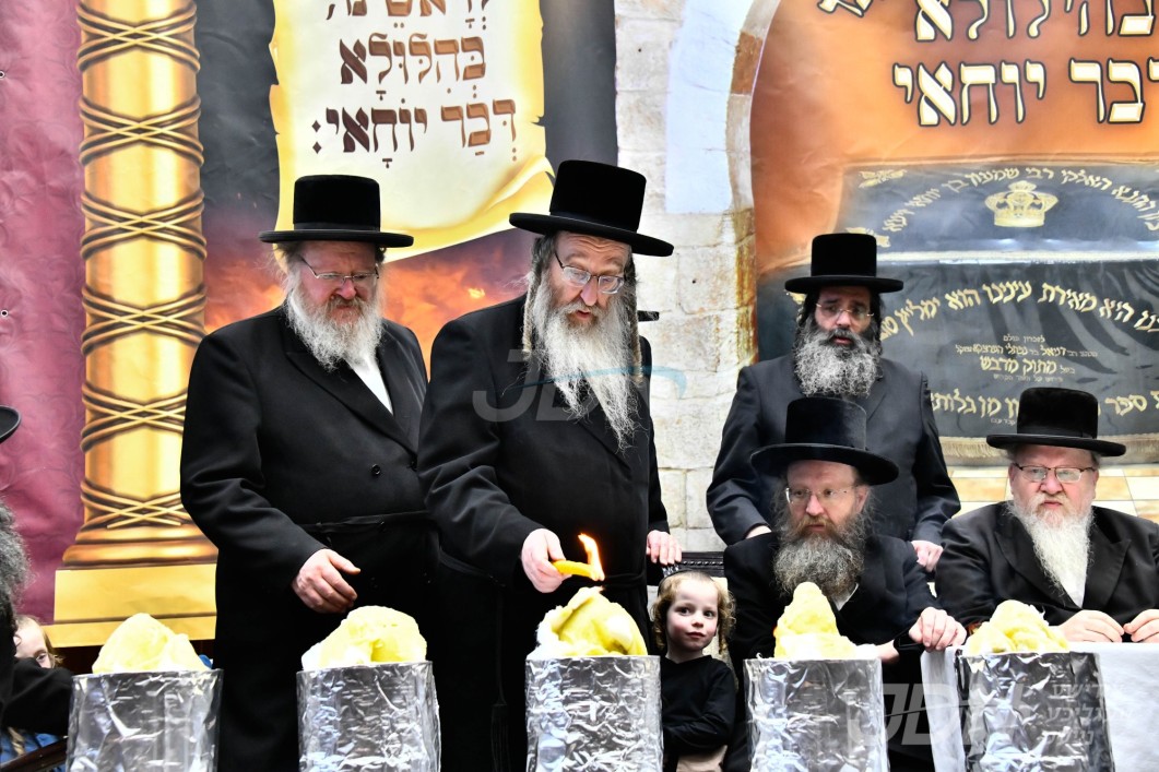 האדמו"ר מביאלא ביים הדלקה ל"ג בעומר