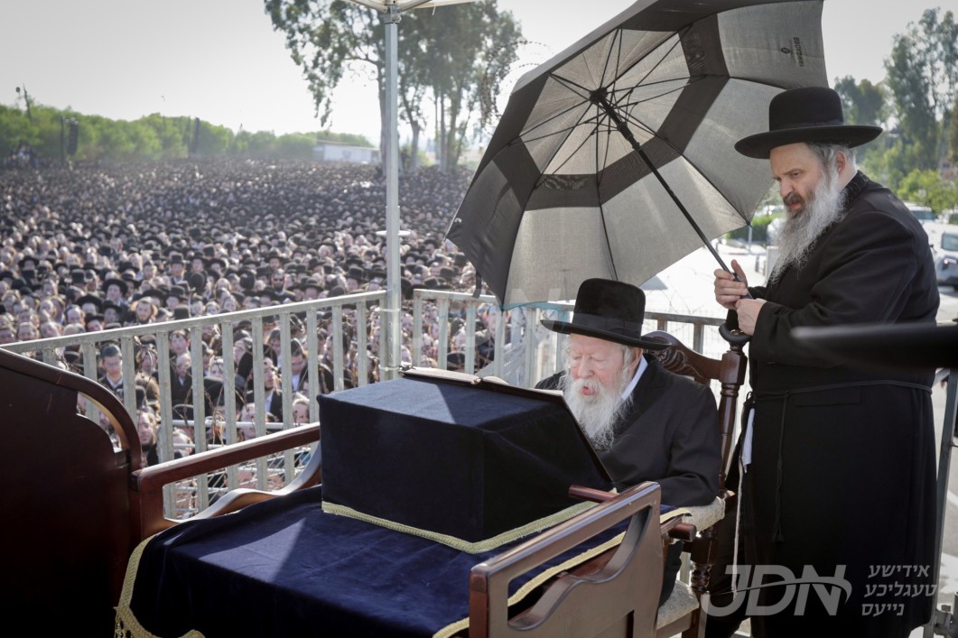 לקדש שם שמים: האדמו"ר מגור אנגעקומען צום מיליטערישן טורמע בראש קהל חסידיו