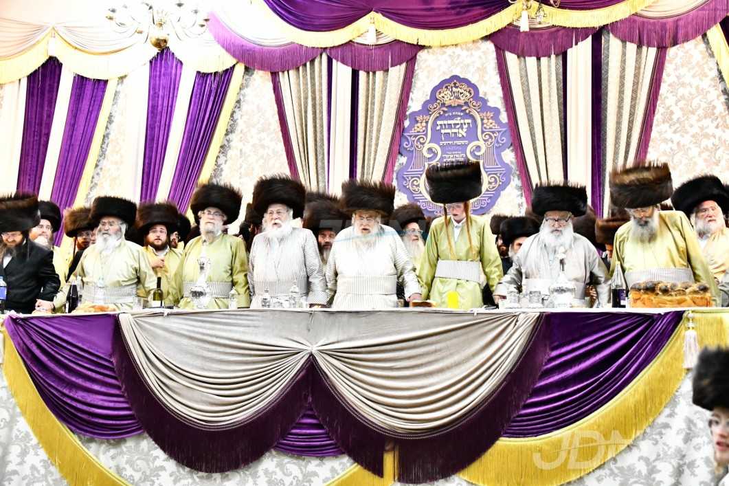 שמחת החתונה פון החתן בן הרה"צ ר' ישראל יוסף קאהן בנו הגדול פון האדמו"ר מתולדות אהרן וראש הכוללים באר יוסף ירושלים עיה"ק מיט הכלה אייניקל פון האדמו"ר ממשכנות הרועים און הגה"צ ר"י תולדות אהרן