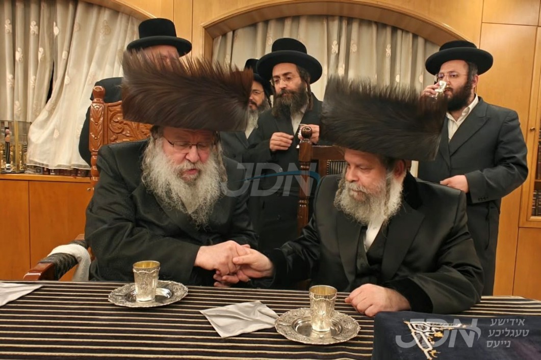 האדמו"ר מנדבורנה ביתר באזוכט ביי אחיו האדמו"ר מנדבורנה, און התחלת כתיבת ספר תורה וואס וועט אריינגעגעבן ווערן צו ביהמ"ד נדבורנה ביתר