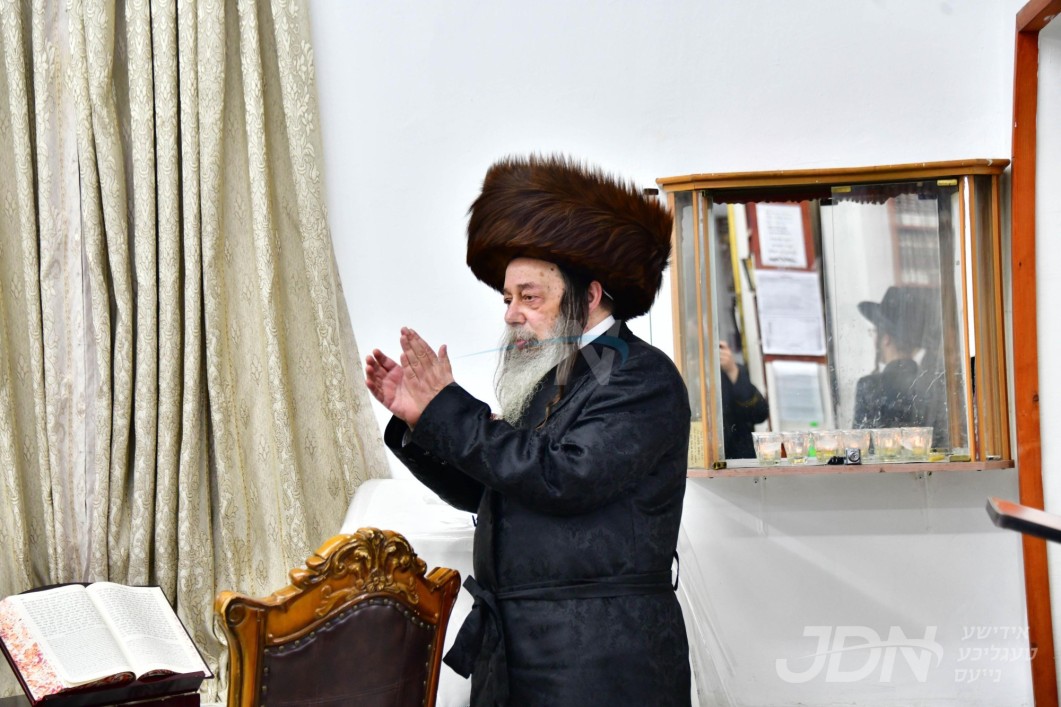 סוכות אין חצר הקודש זוועהיל