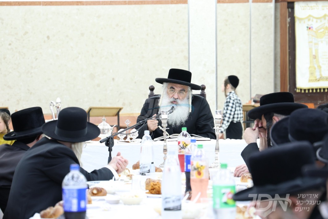 יארצייט פון הגה"ק מהרי"צ דושינסקיא זצ"ל ביי האדמו"ר מדושינסקיא