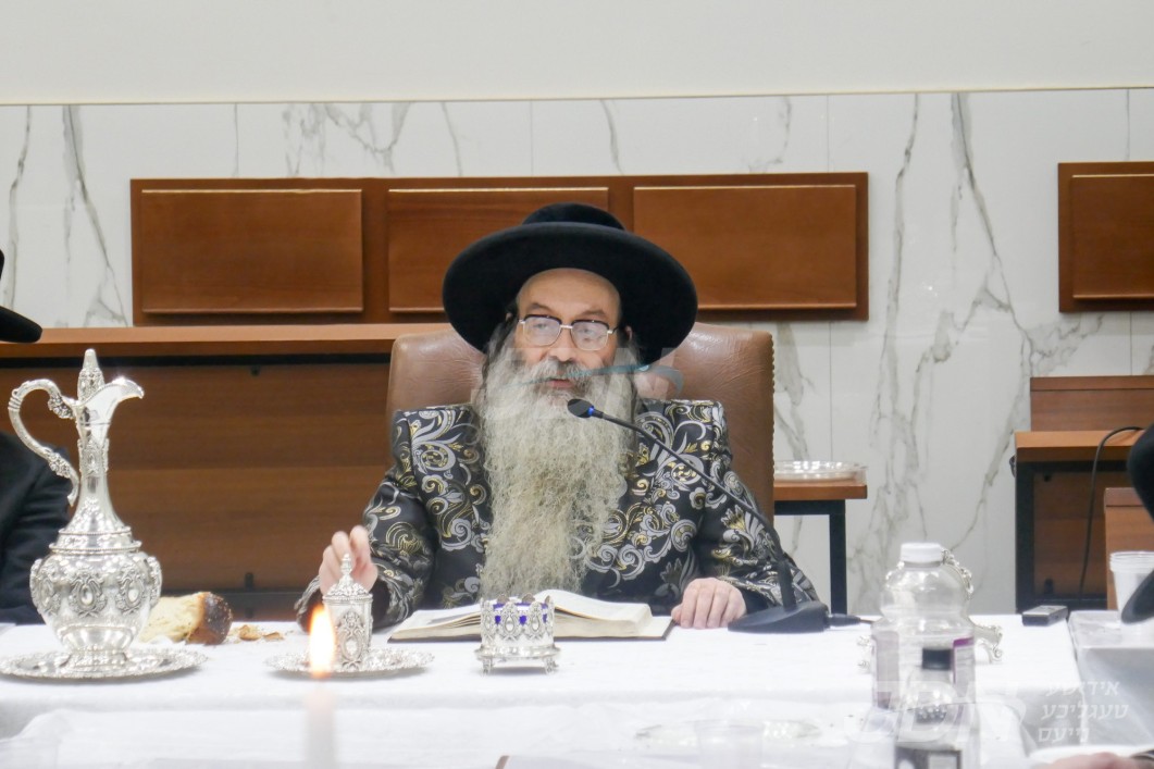 גדולה מיתת צדיקים כשריפת בית אלקינו: כ"ק אדמו"ר מבית שמואל צבי ספינקא זצ"ל נסתלק געווארן אין עלטער פון 58 יאר