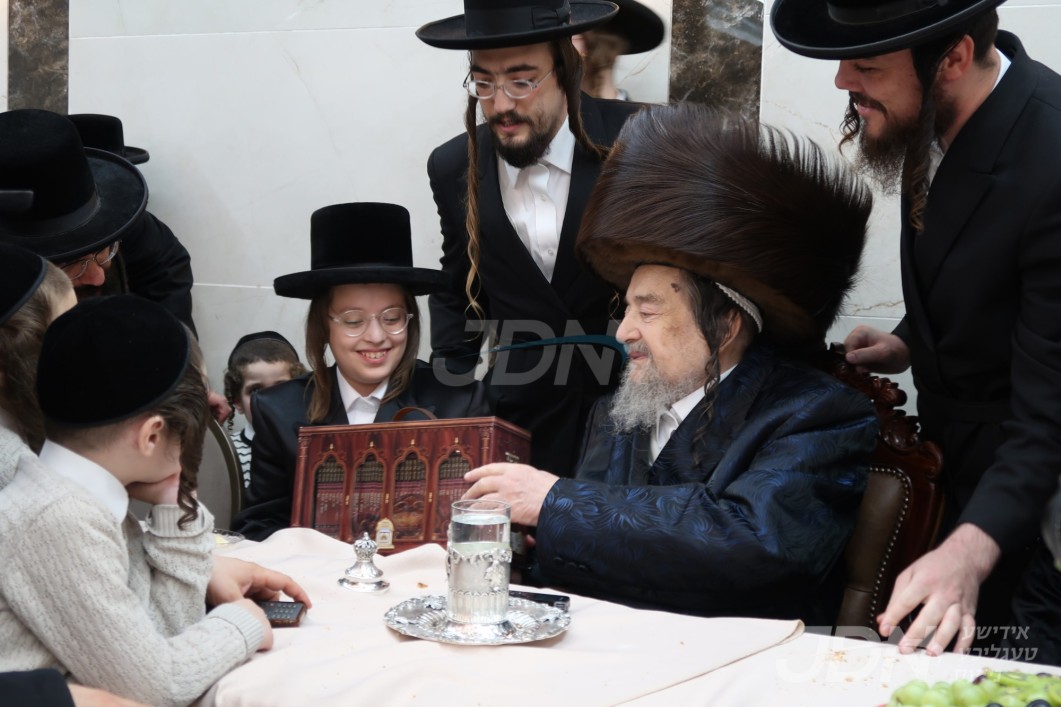 שמחת הבר מצוה פון אן אור אייניקל פון הגה"צ רבי יעקב מאיר שעכטער