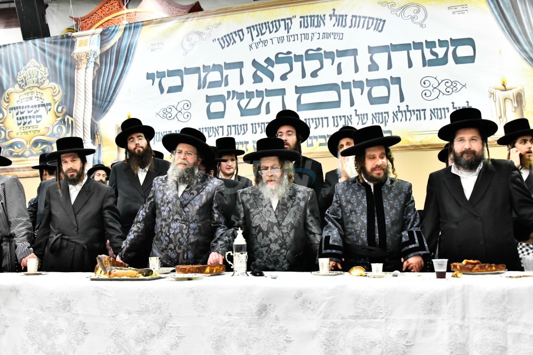 יארצייט פון הרה"ק מקרעטשניף סיגעט זצ"ל ביי בנו האדמו"ר מקרעטשניף סיגעט