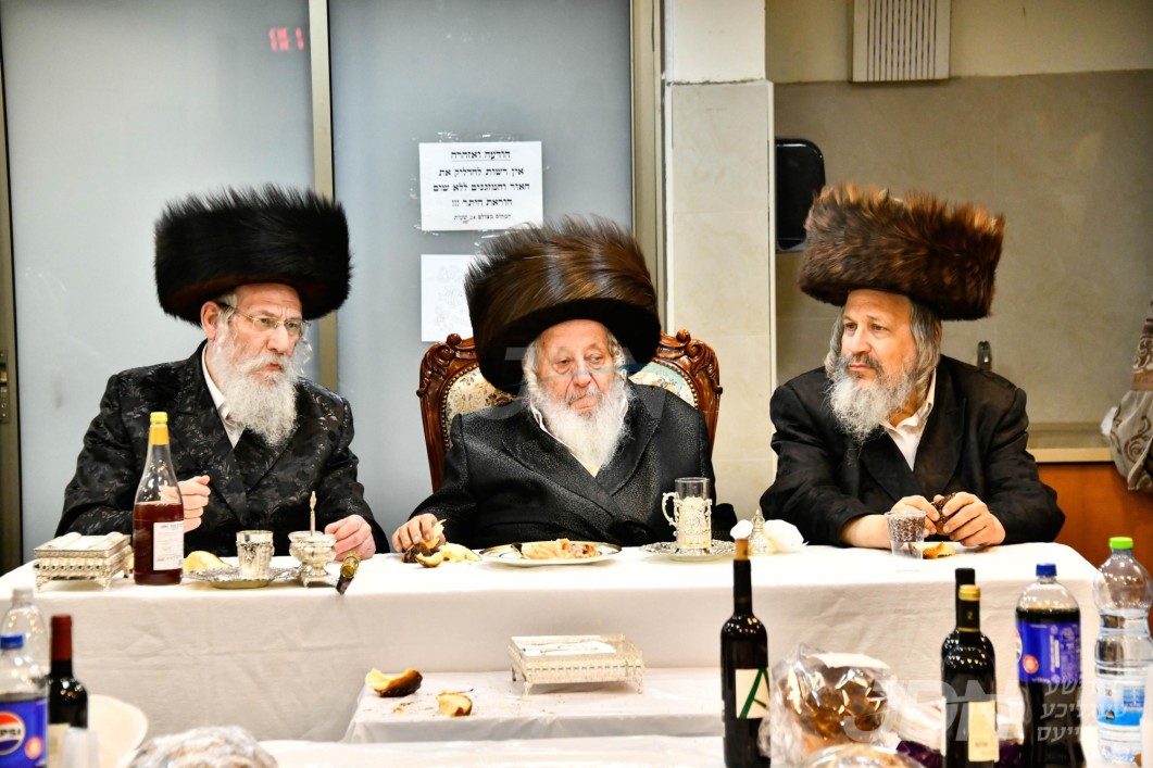 פורים אין חצר הקודש נאראל