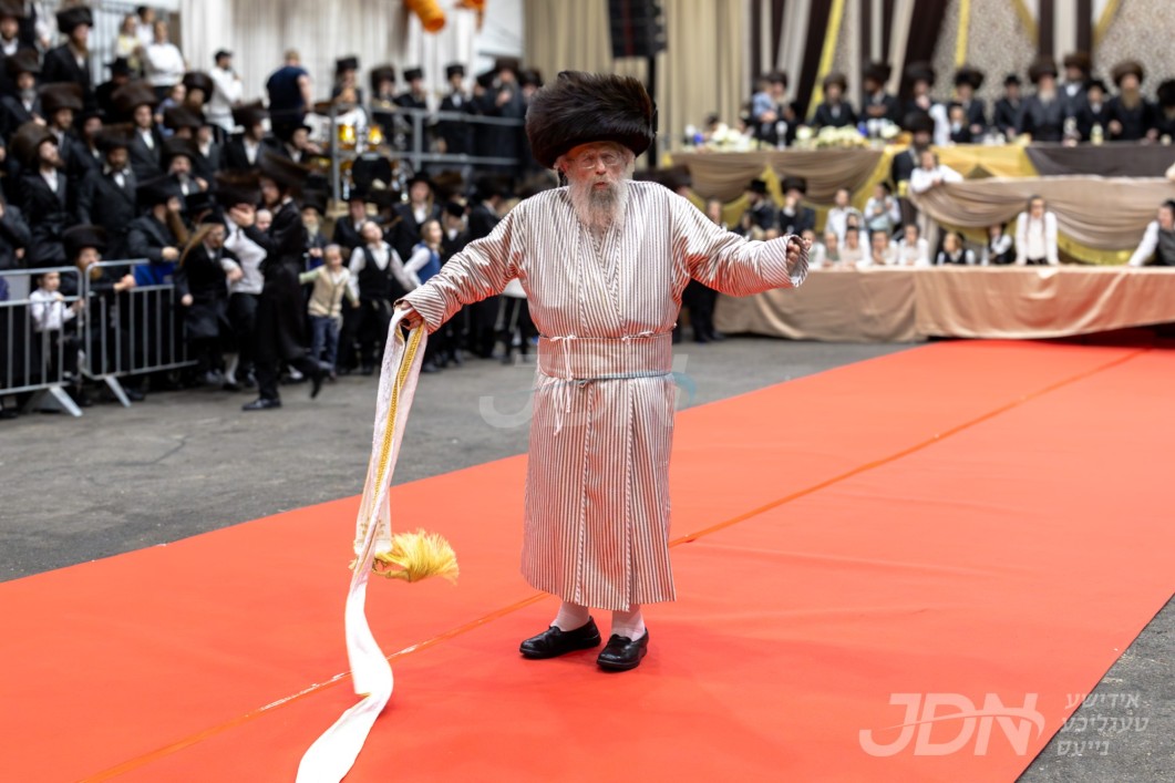 שמחת החתונה פון אן אייניקל פון האדמו"ר מפינסק קארלין