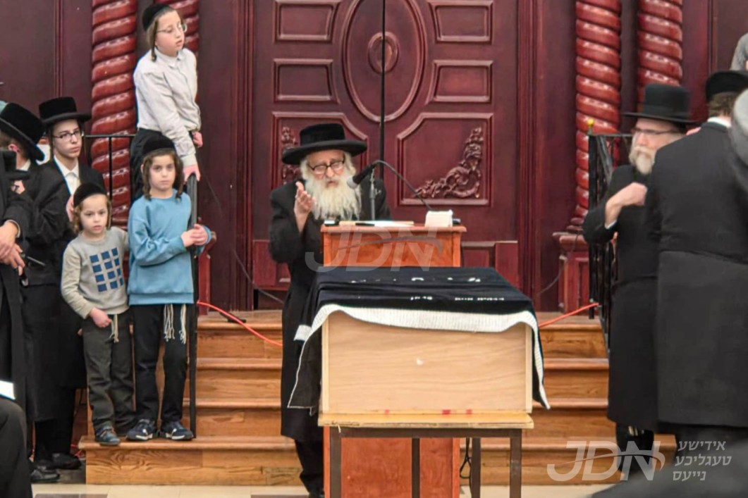 למלא מקום אביו ואחיו: הגה"צ רבי שמואל מאיר בלום שליט"א בן הגה"ק מקאשוי זצ"ל אויפגענומען אלס רב ואב"ד אין קרית קאשוי