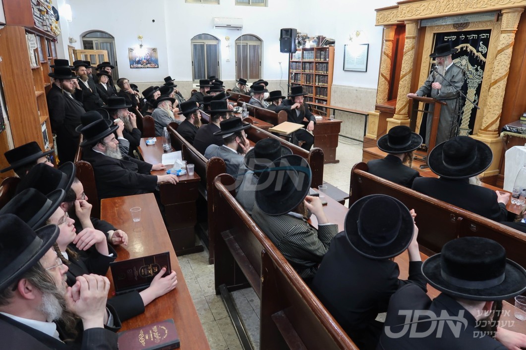 עצרת הספד צום פטירה פון הגאון רבי יעקב מענדל יאראוויטש זצ"ל אין ביהמ"ד קרעטשניף סיגעט אין ירושלים